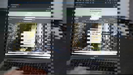 MacBook Pro med Colorama hemsida uppe