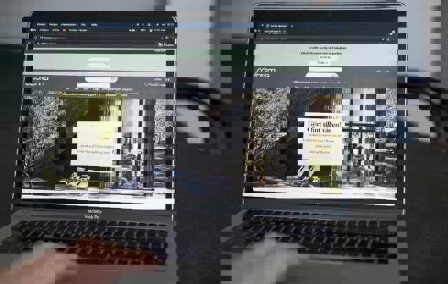 MacBook Pro med Colorama hemsida uppe