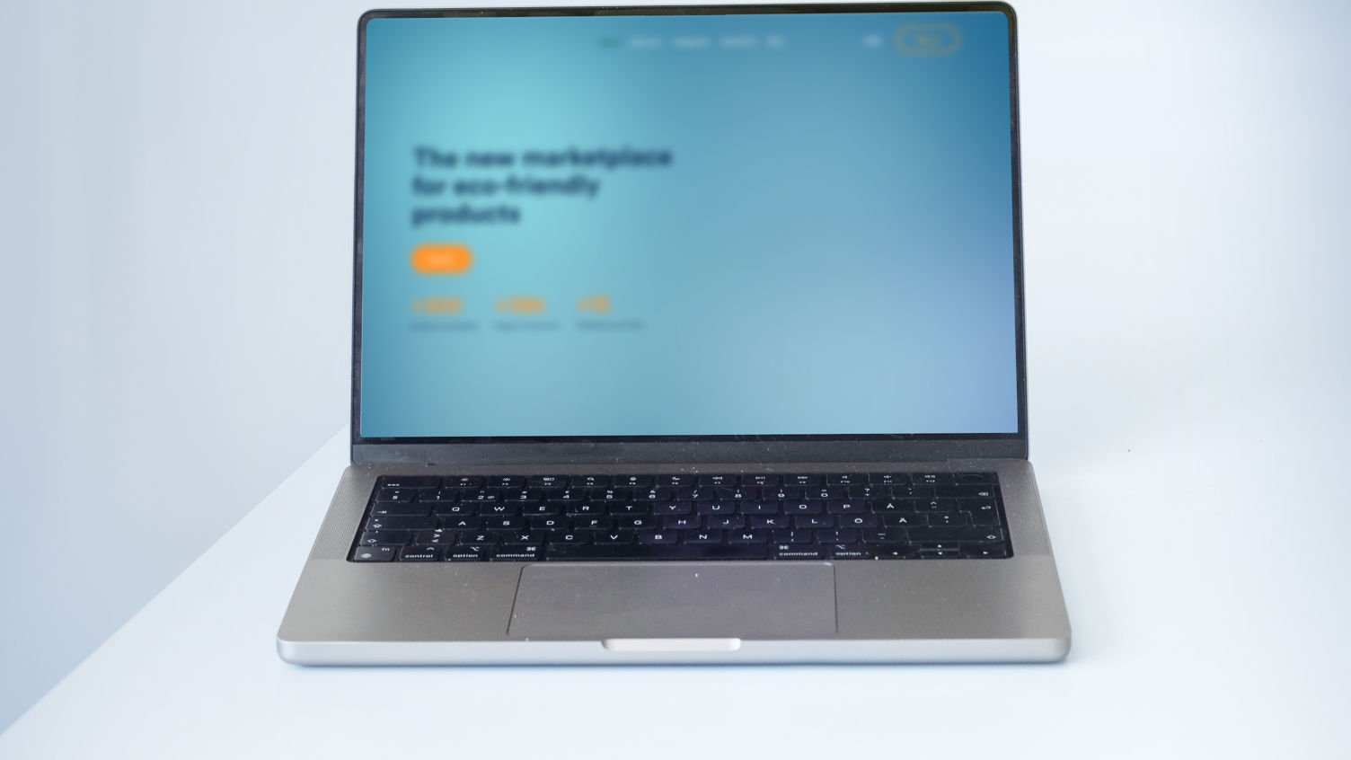 Laptop som visar en suddig bild som är otillgänglig.